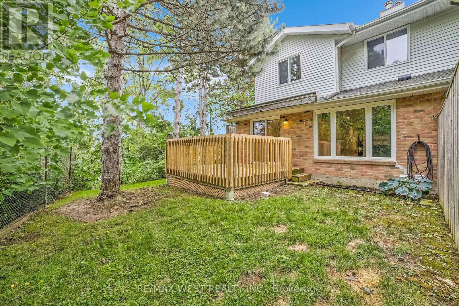 3 1513 Upper Middle Rd, Burlington, ON L7P 4M5