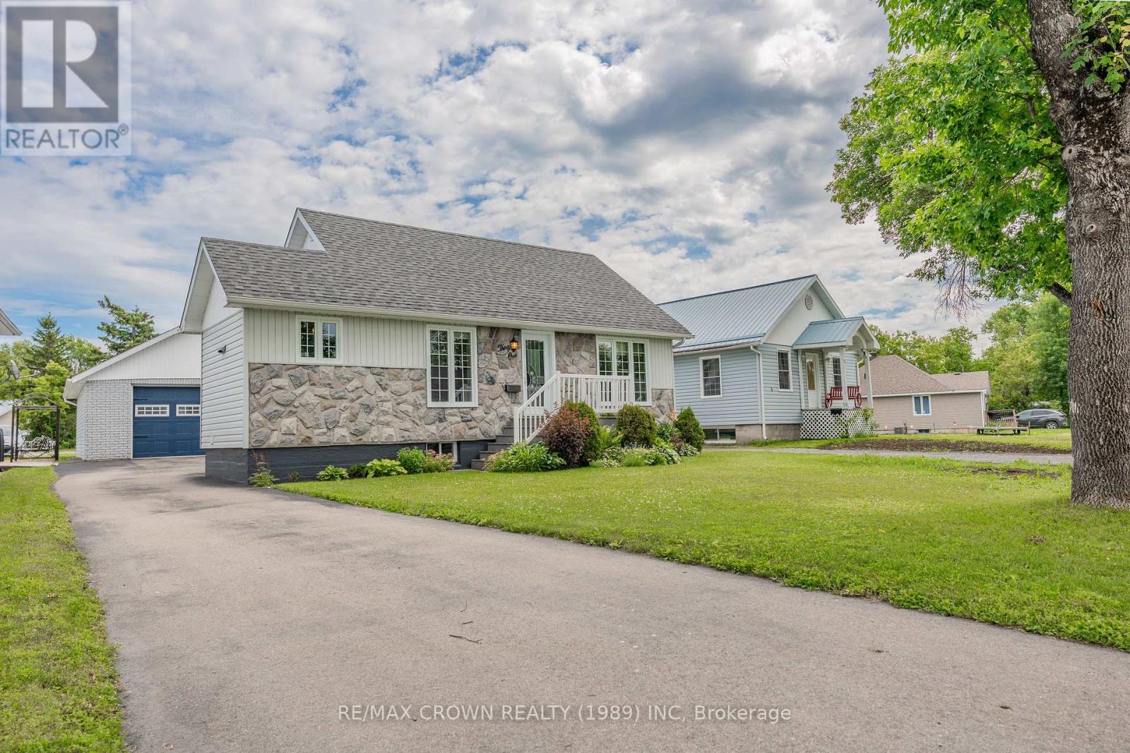 31 King St, Kapuskasing, ON P5N 1K5