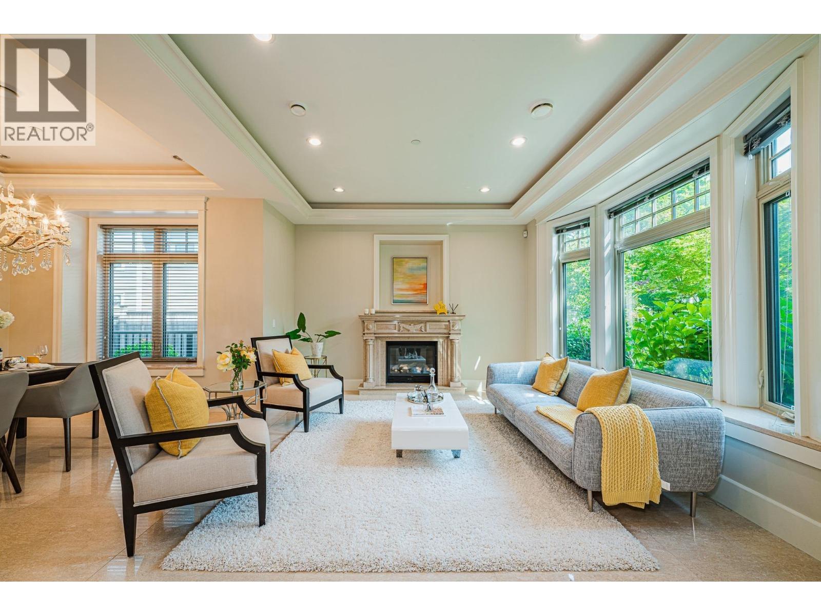 7165 Maple St, Vancouver, BC V6P 5P5