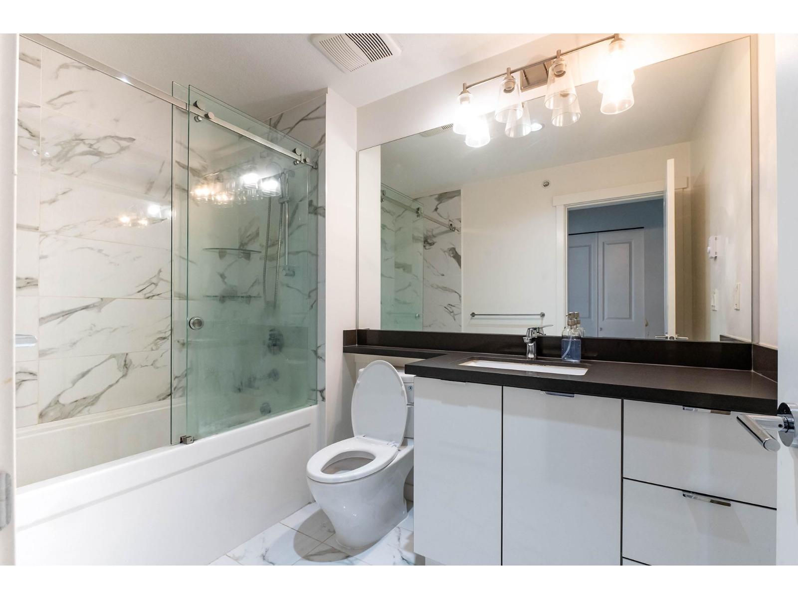 15137 33 Avenue Unit 422, Surrey, BC V3Z 0Y1