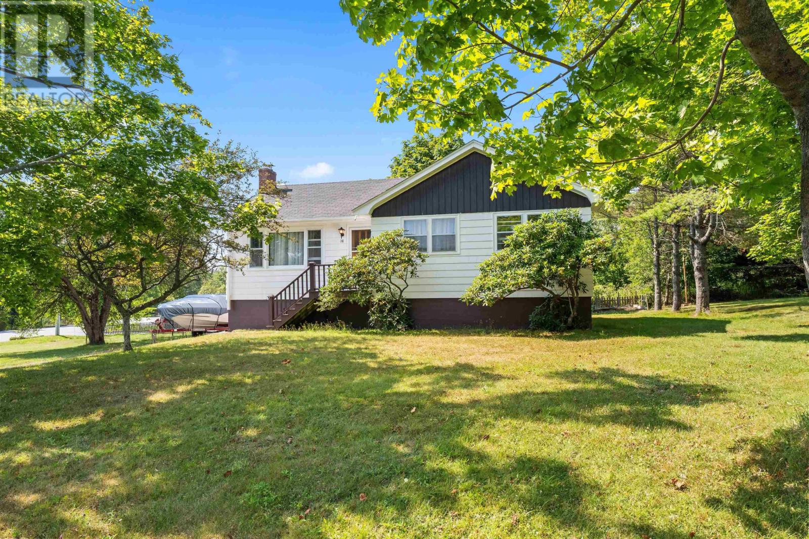 14 Hornes Rd, Eastern Passage, NS B3G 1N4