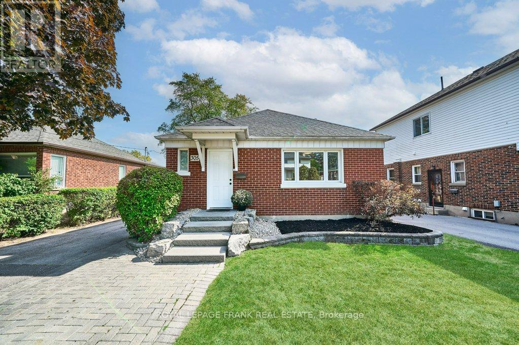 305 James St, Whitby, ON L1N 1G4