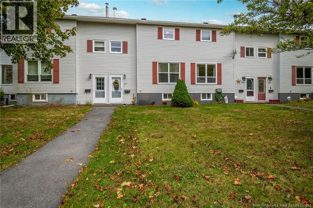 207 Tartan St, Saint John, NB E2K 4G9