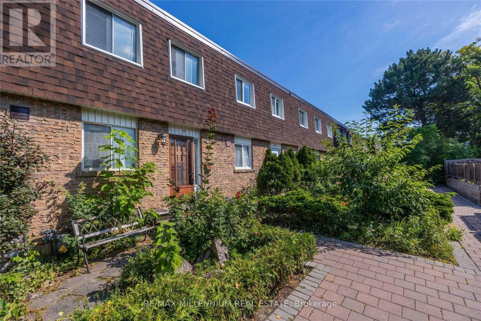 17 The Carriage Way #17, Markham, ON L3T 4V1