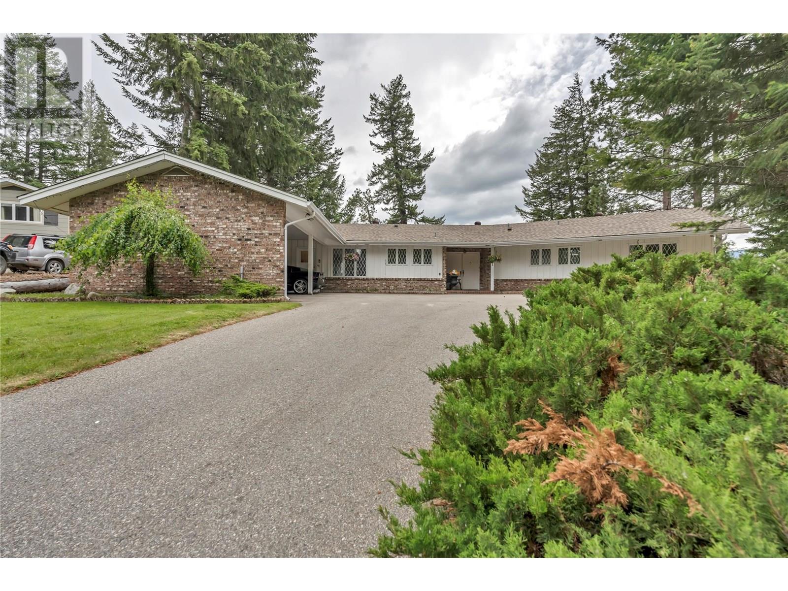 221 West Pl, Princeton, BC V0X 1W0