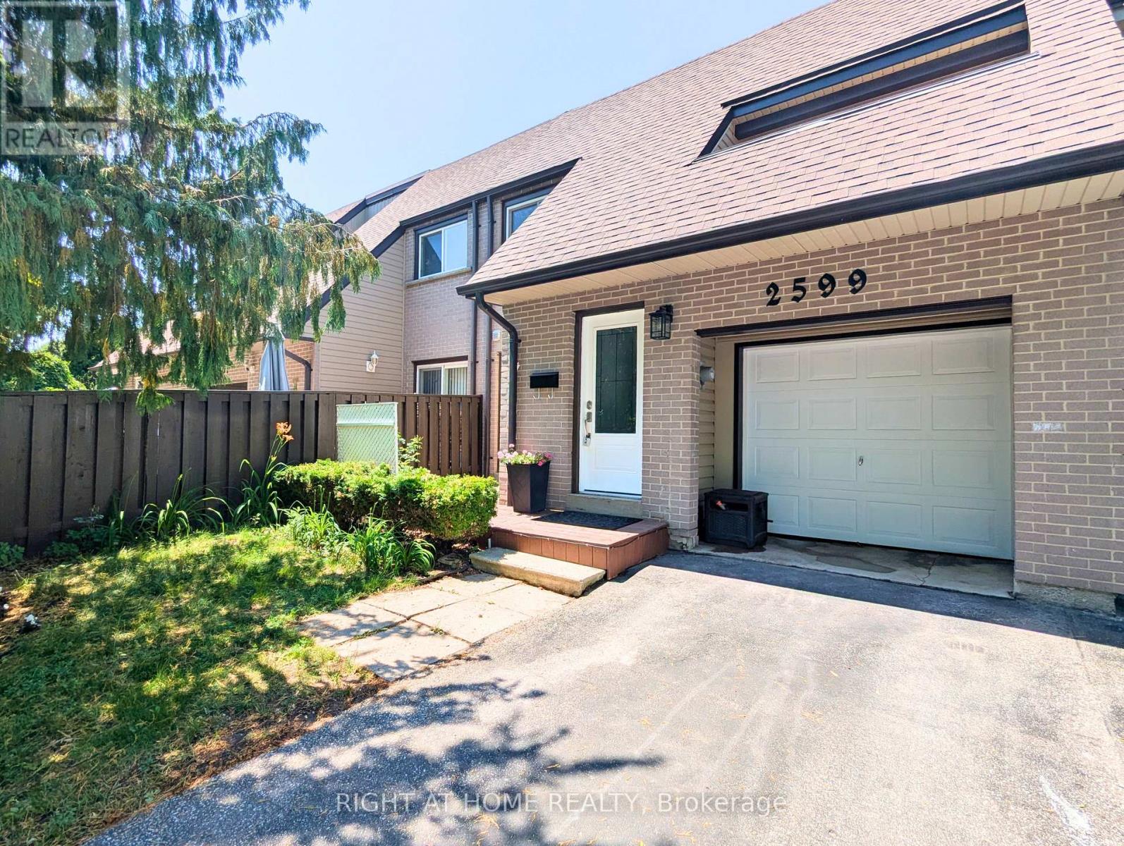 2599 Inlake Ct, Mississauga, ON L5N 2M9