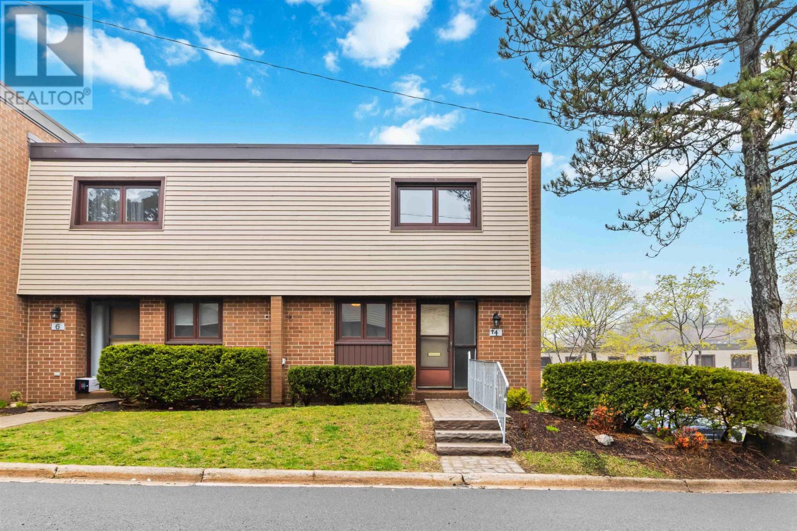 4 Forestside Cres, Halifax, NS B3M 1M4