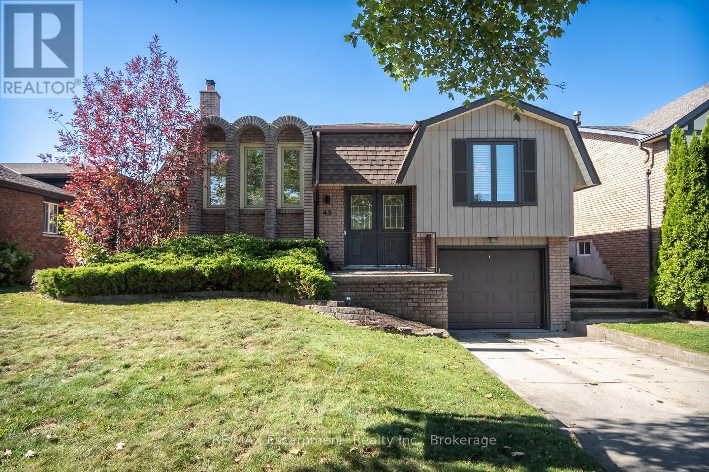 45 Amberwood St, Hamilton Stoney Creek Mountain, ON L8J 1J1