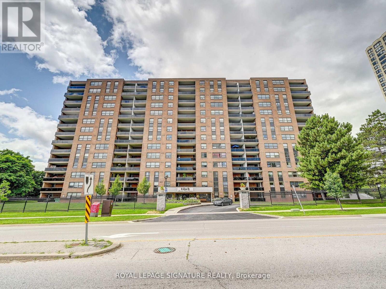1411 4 Lisa St, Brampton, ON L6T 4B6
