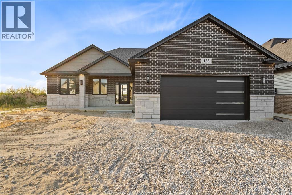 135 Valencia Dr, Chatham, ON N7L 0H3