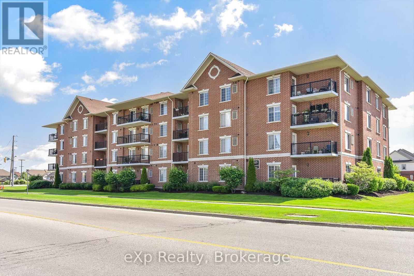 212 415 Grange Rd, Guelph, ON N1E 0C4