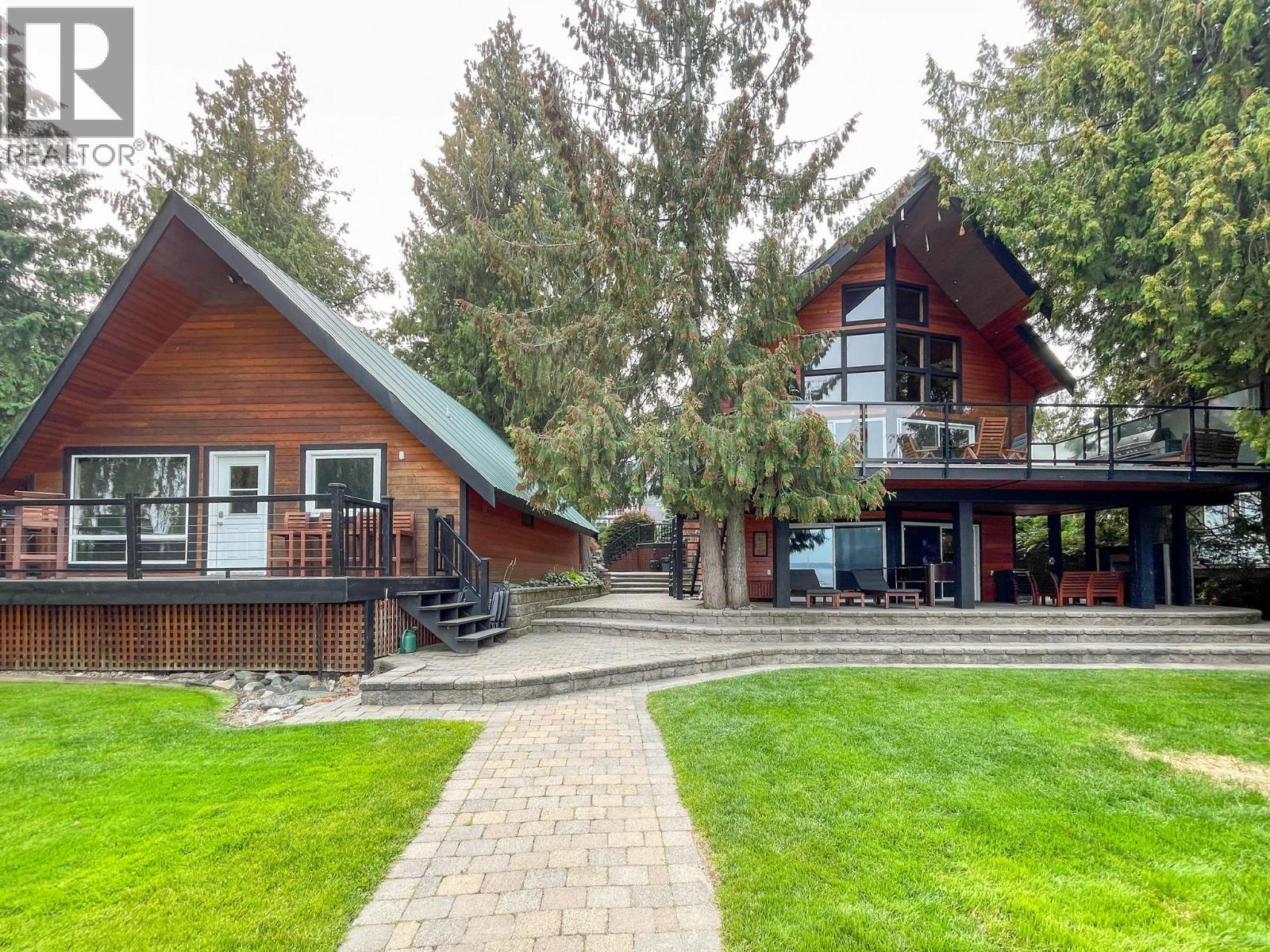 3075 Waverly Rd, Sorrento, BC V0E 2W1