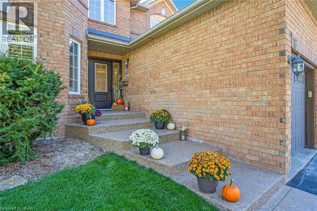 16 Canning Cres, Cambridge, ON N1T 1X2