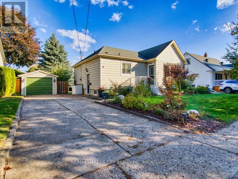 5 Hewko St, St. Catharines, ON L2N 2E2