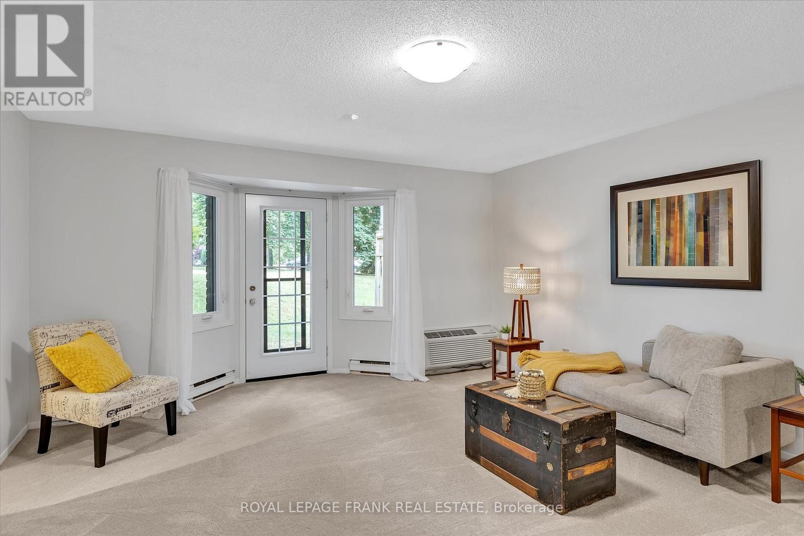 8 645 Whitaker St, Peterborough, ON K9H 7L5