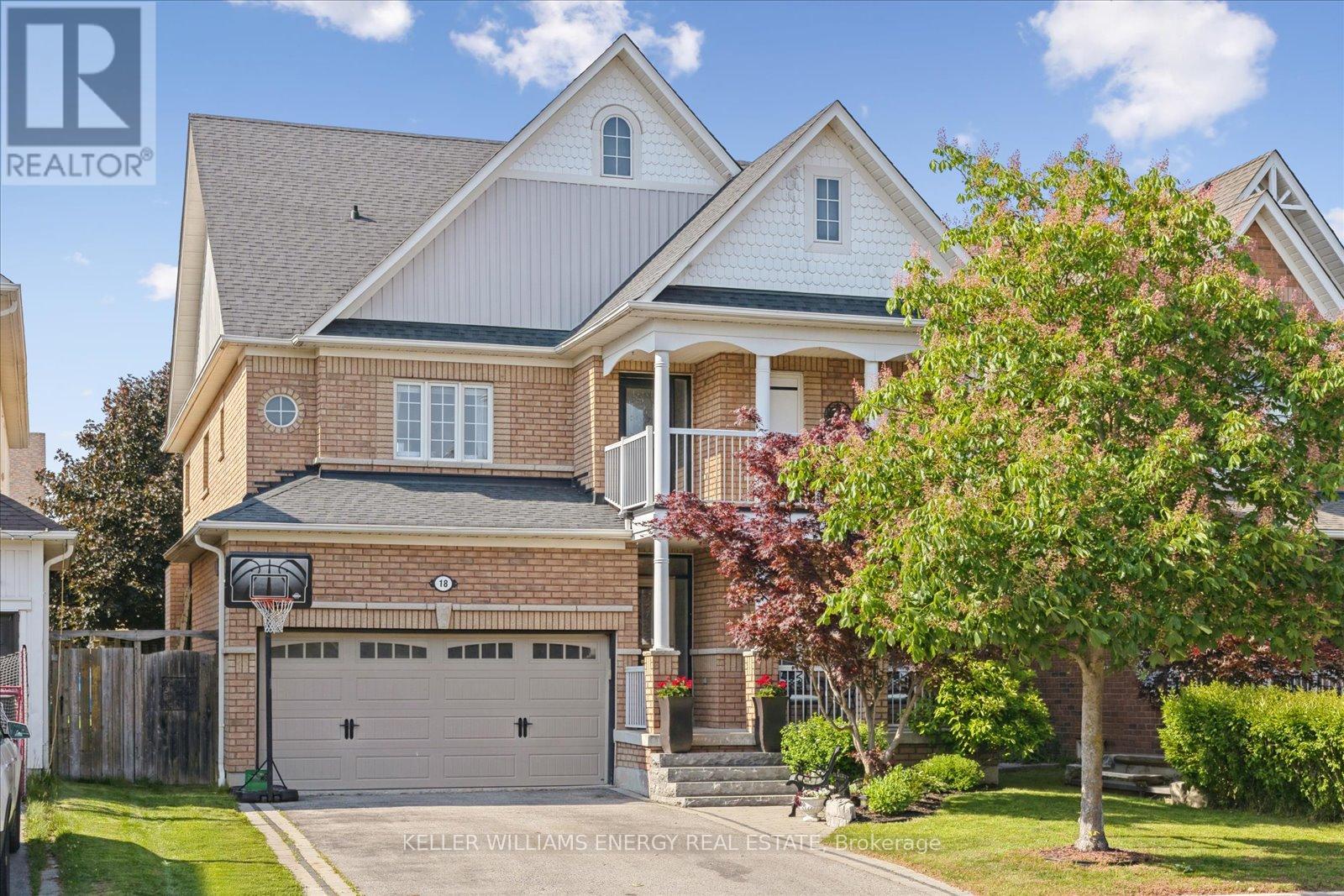 18 Helston Cres, Whitby, ON L1M 2K3