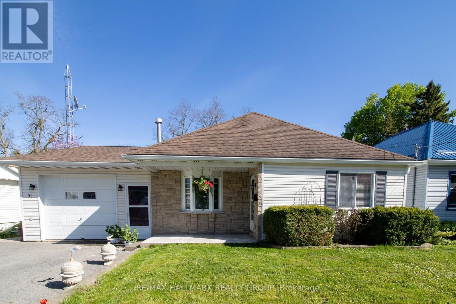 31 Chaffey St, Brockville, ON K6V 4L5