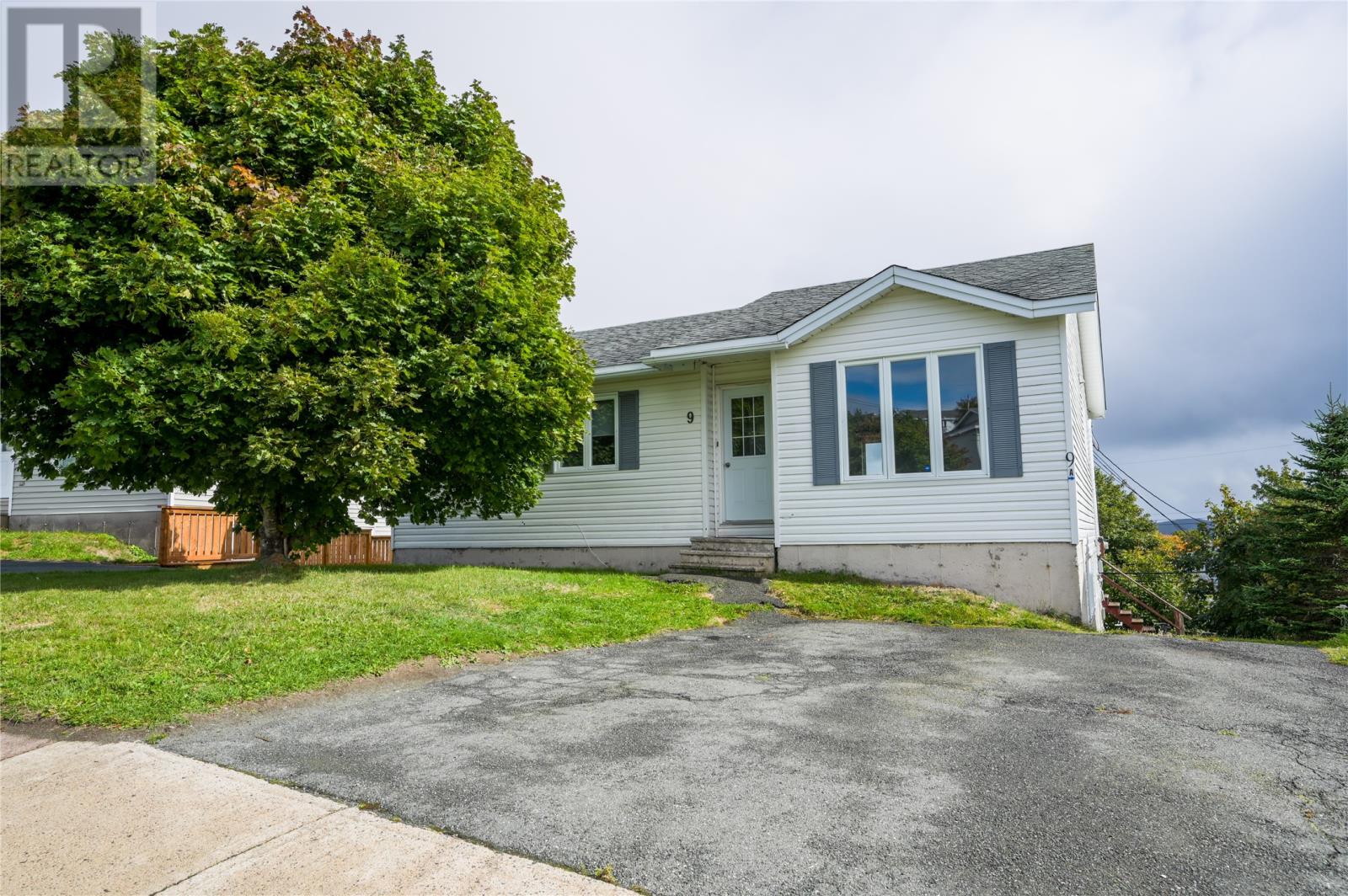 9 Edgecombe Dr, St. John's, NL A1B 4N9