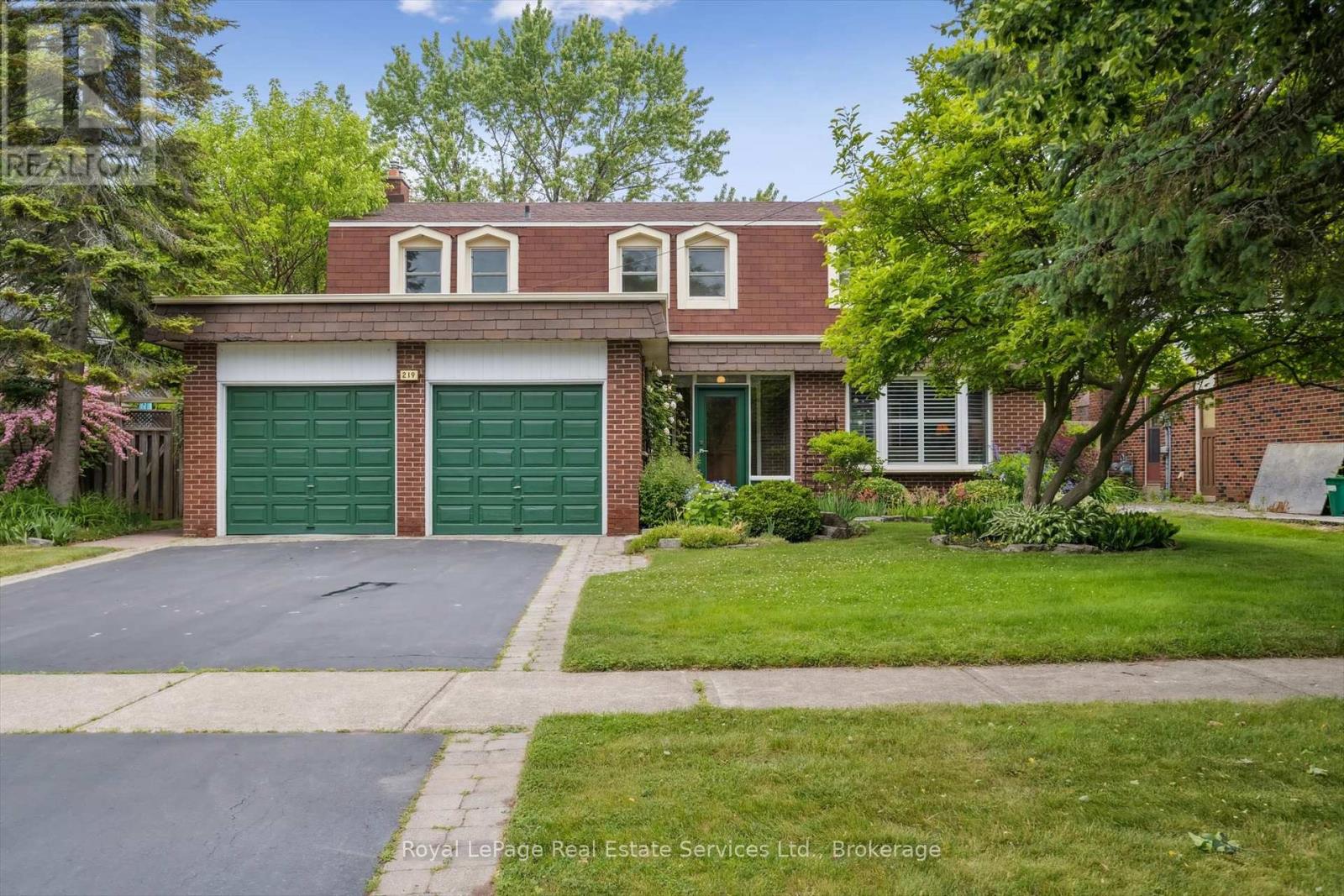 219 Spring Garden Rd, Oakville, ON L6L 5H3