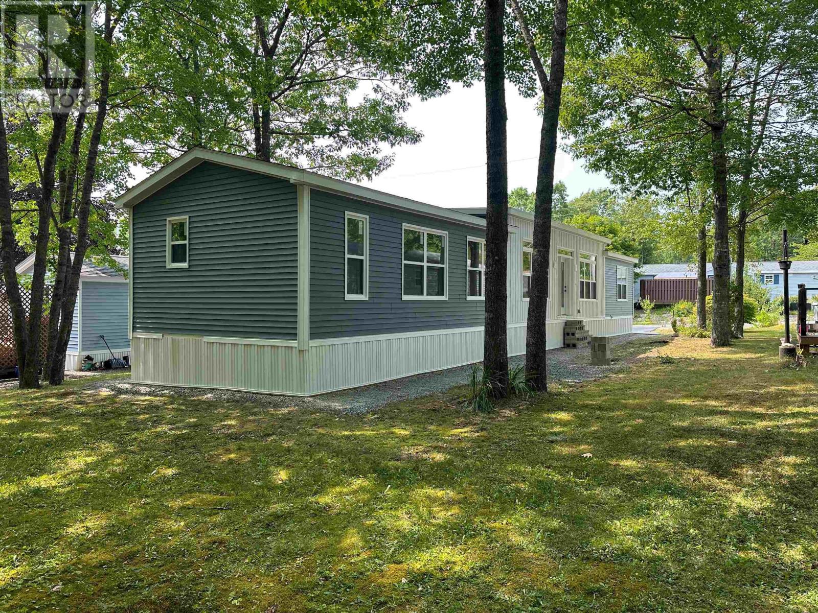 12 Richards St, Bridgewater, NS B4V 4B3