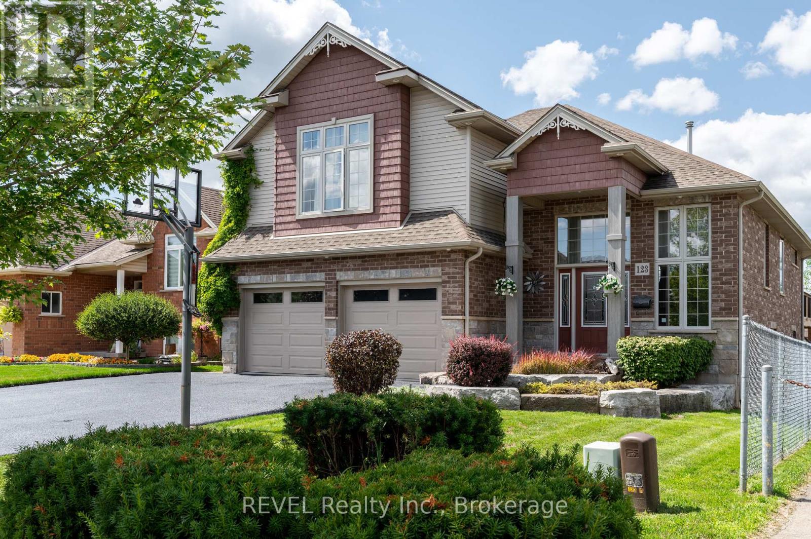 123 Michelle Ct, Welland, ON L3C 0A2