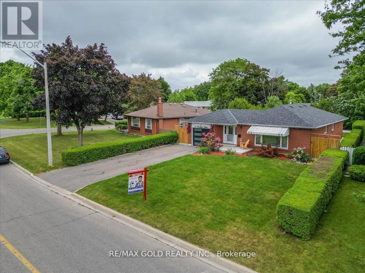 53 Dorchester Dr, Brampton, ON L6T 3E2