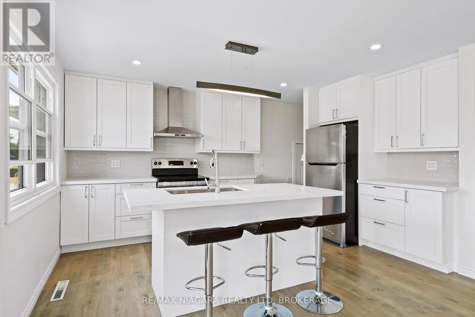 53 Collier Rd S, Thorold, ON L2V 3S9
