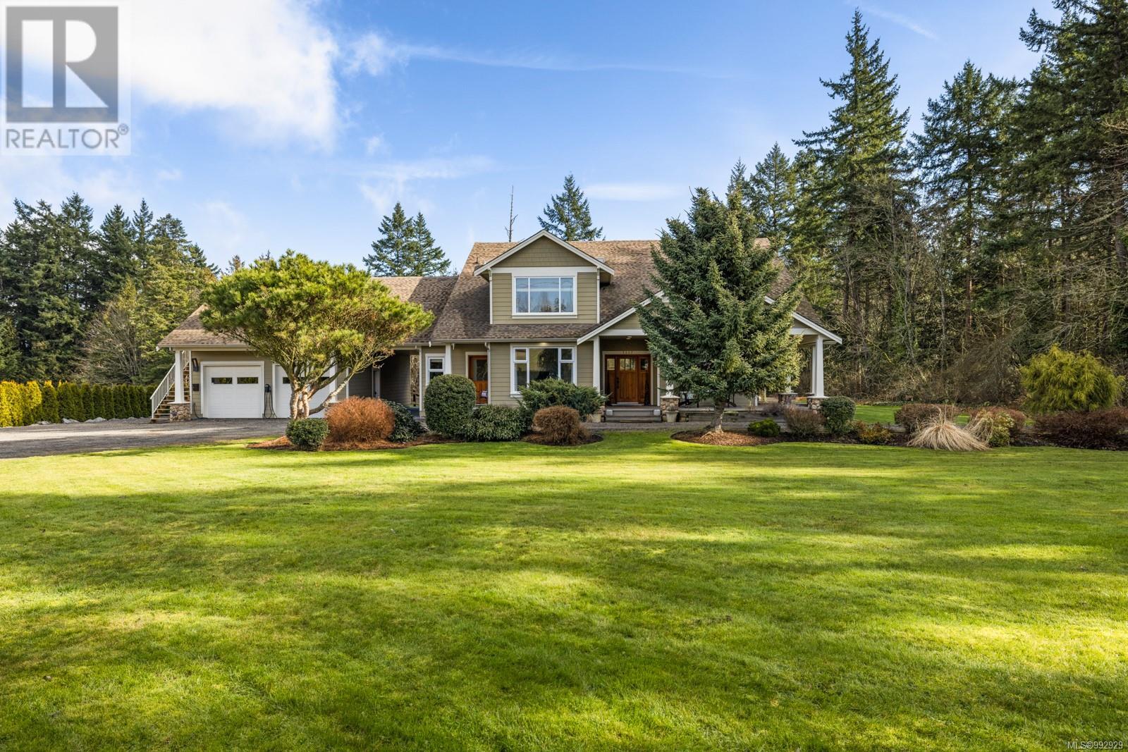 7117 Veyaness Rd, Central Saanich, BC V8M 1W1