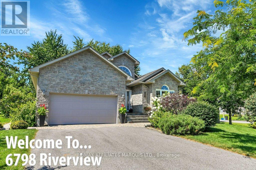 6798 Riverview Dr, South Glengarry, ON K6H 7M1