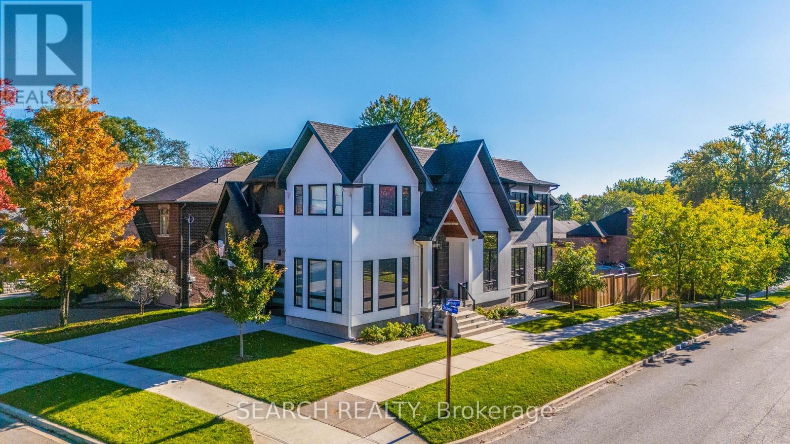 1297 Canterbury Rd, Mississauga, ON L5G 4A8