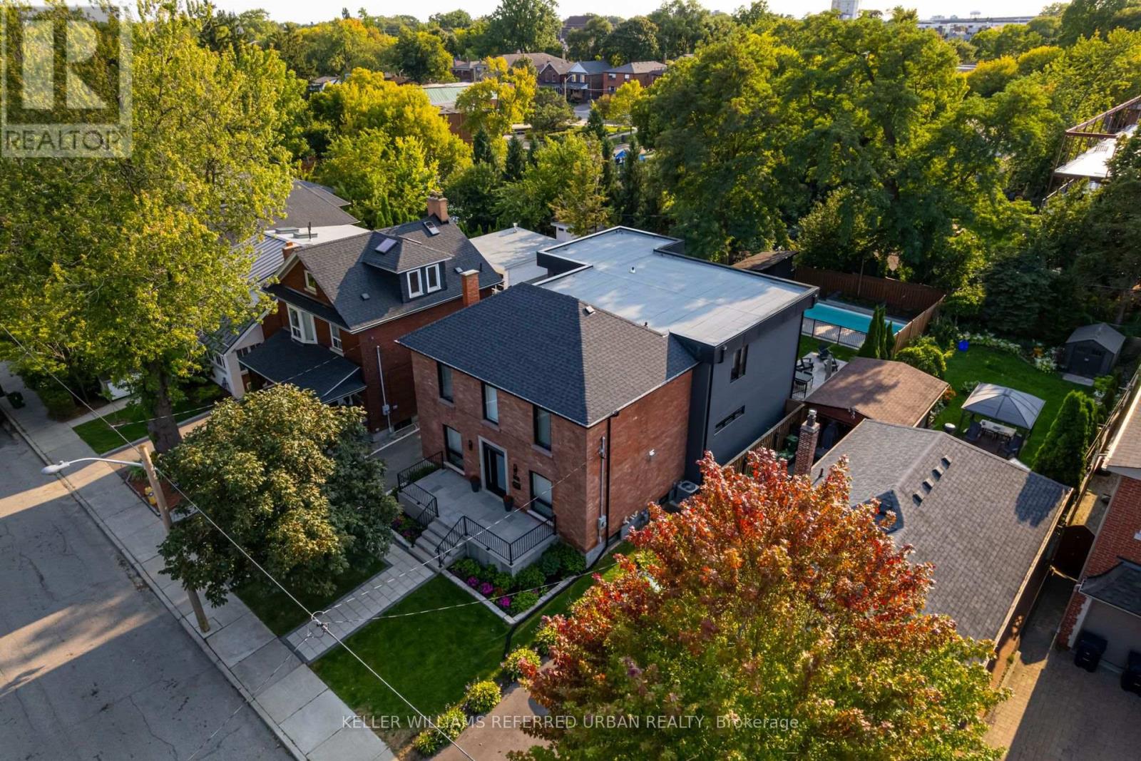 182 Queens Ave, Toronto, ON M8V 2N9