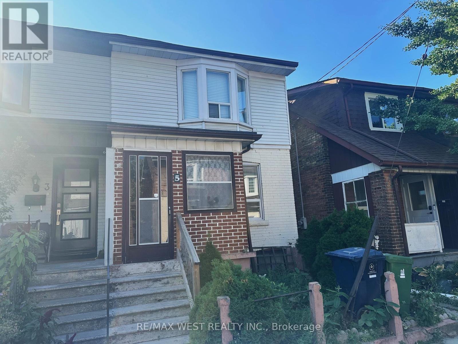 5 Archer St, Toronto, ON M6H 1J1