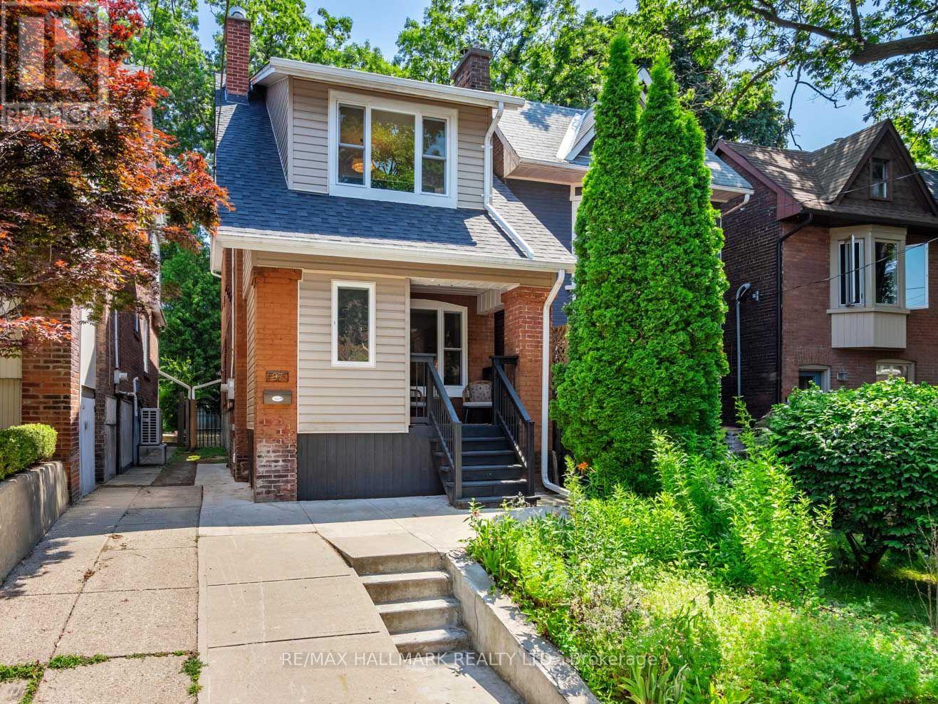 97 Bowmore Rd, Toronto, ON M4L 3J1
