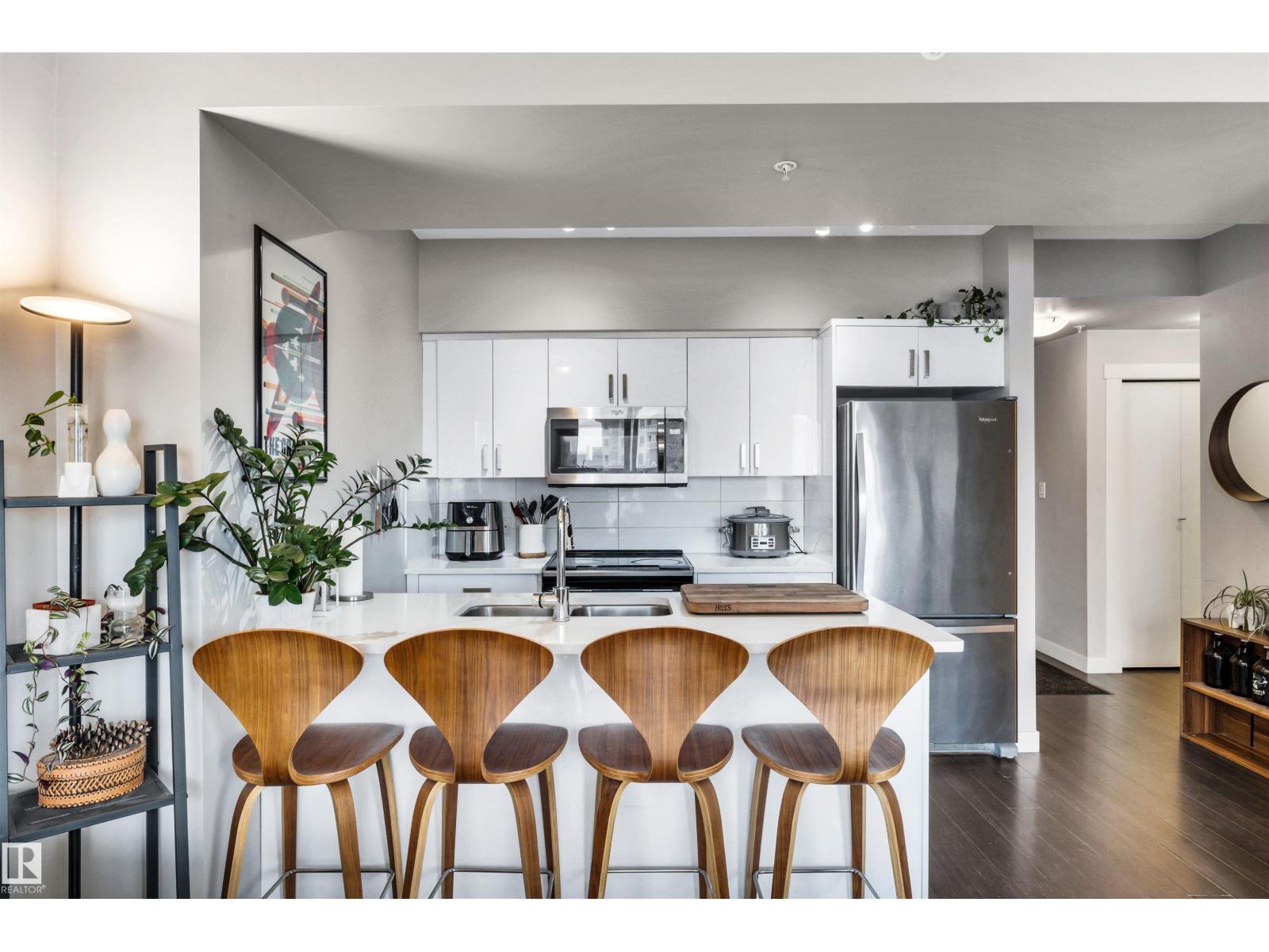 10410 102 Avenue Northwest #2503, Edmonton, AB T5J 0E9