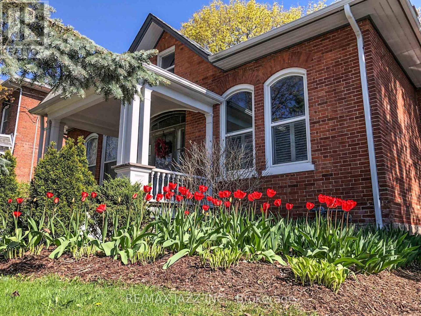 76 Queen St, Clarington, ON L1C 1M5
