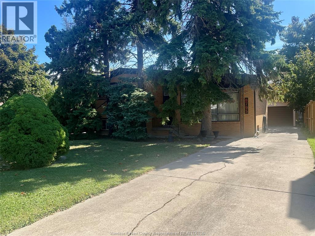 8795 Menard St, Windsor, ON N8S 1W3