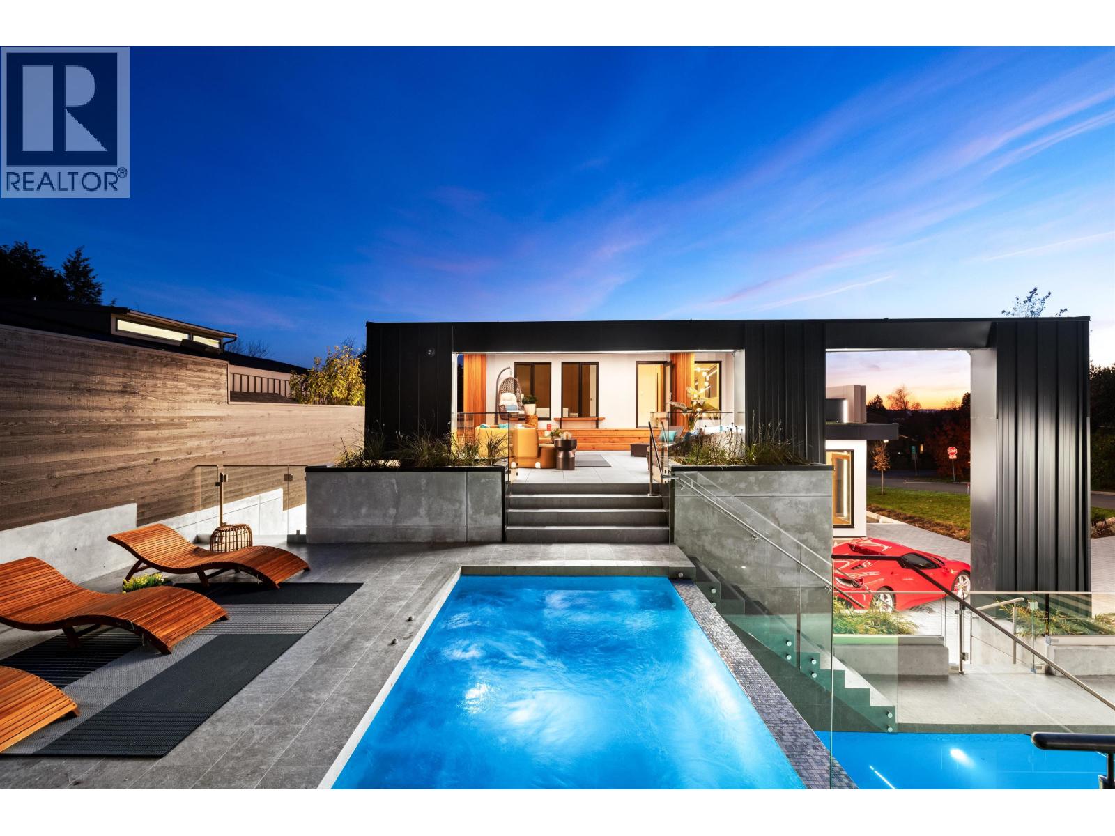 2495 Mathers Ave, West Vancouver, BC V7V 2H9
