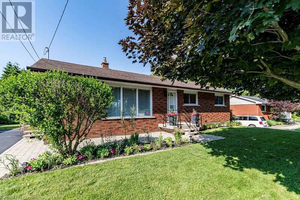 8477 Dickenson Rd E, Hamilton, ON L0R 1W0