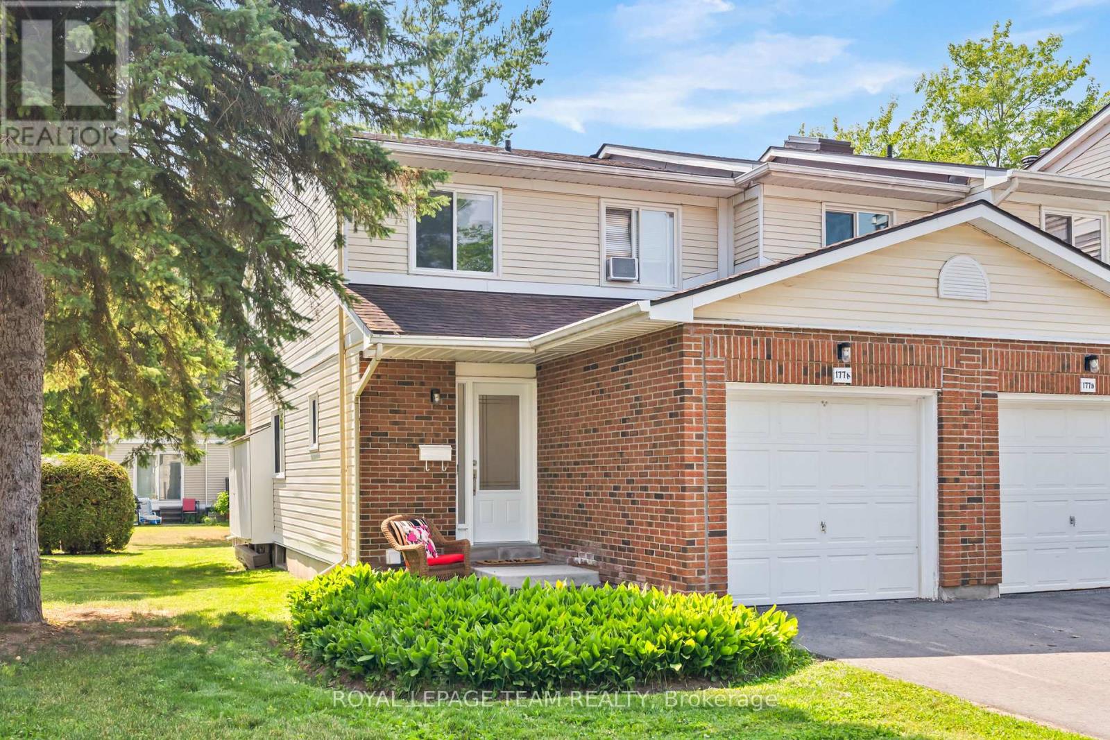 177 Valley Stream Drive #a, Ottawa, ON K2H 9C7