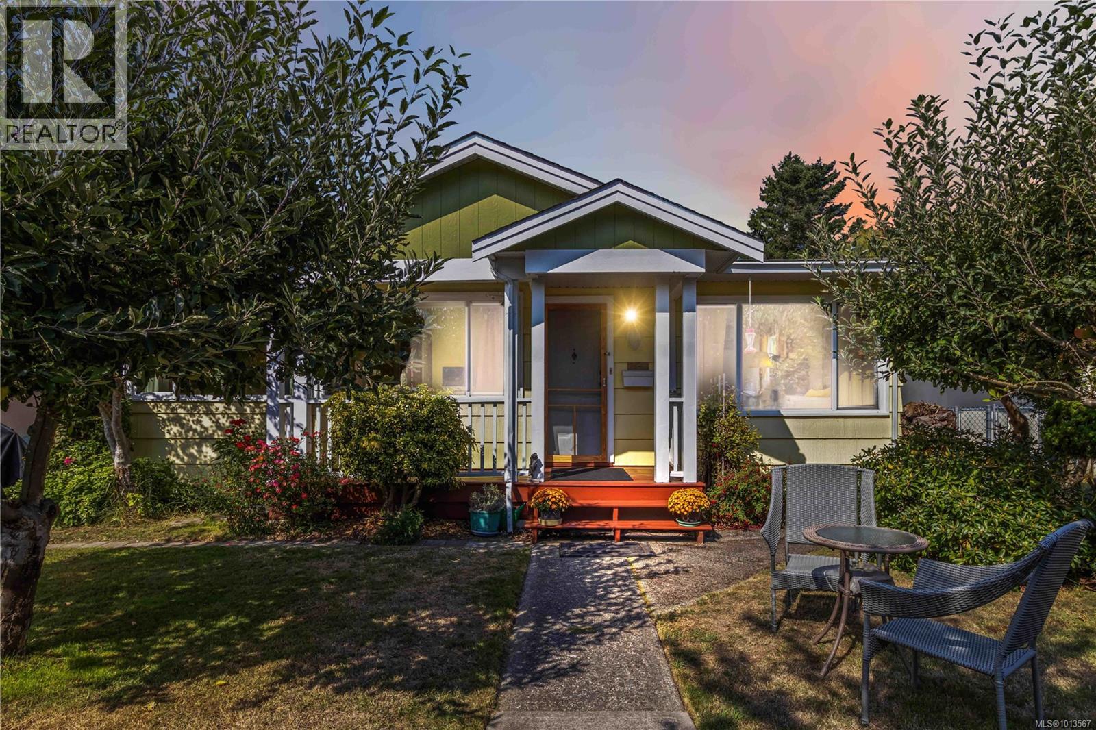 1204 Haultain St, Victoria, BC V8T 1V7