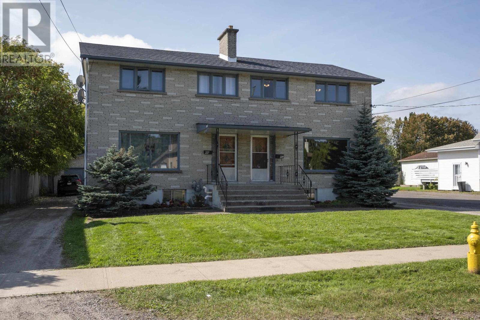 227 Stephens St, Thunder Bay, ON P7A 2P5