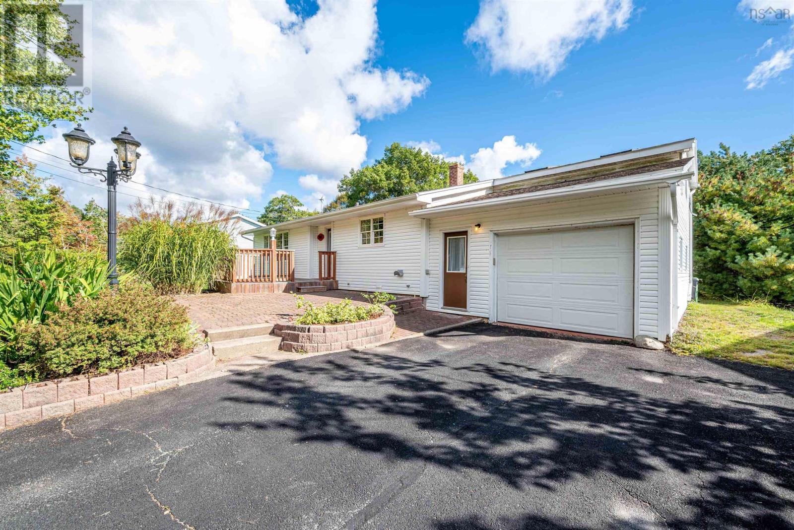 206 Lakeview Rd, Lakeview, NS B4C 4C8