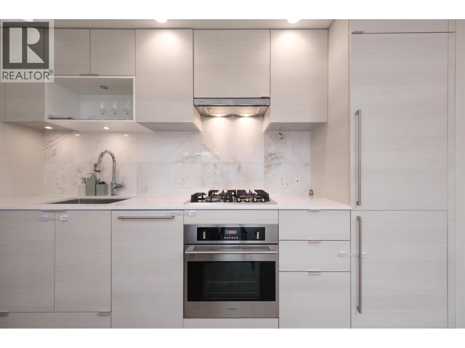 602 Como Lake Avenue Unit 306, Coquitlam, BC V3J 0G2
