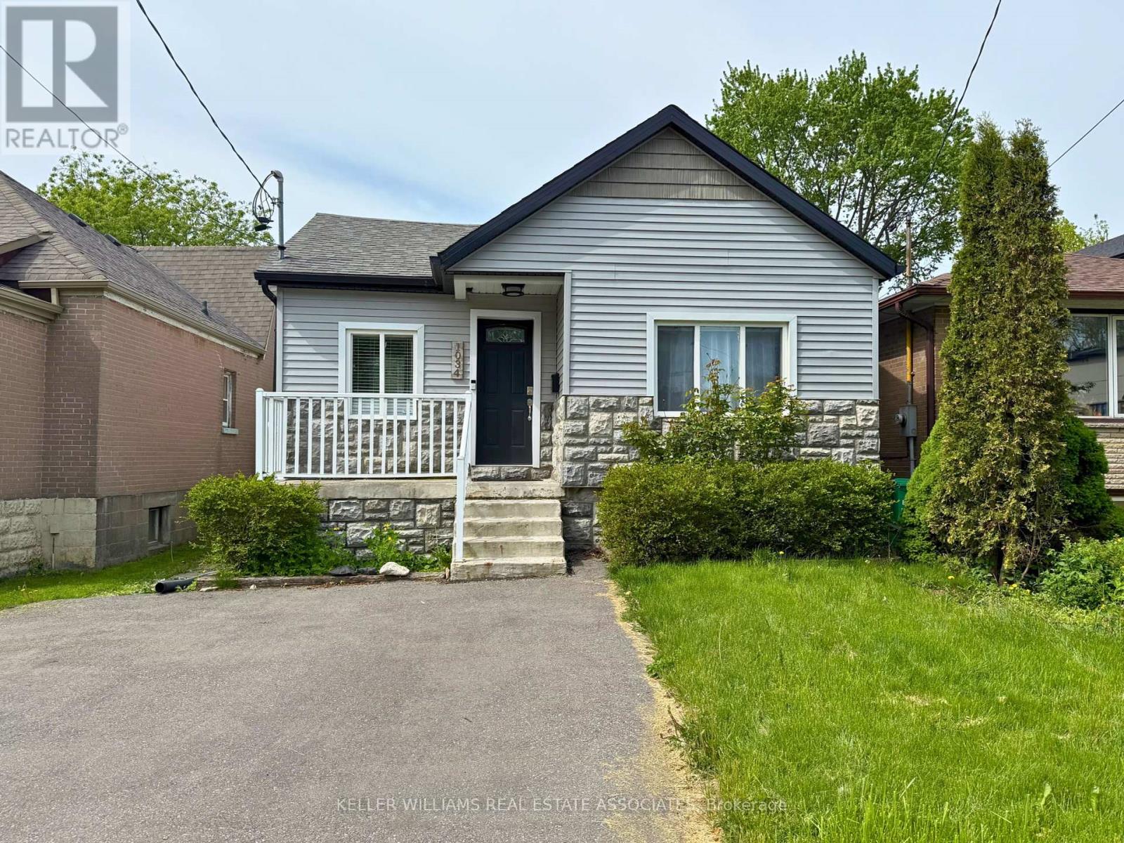 1034 Meredith Ave, Mississauga, ON L5E 2C7