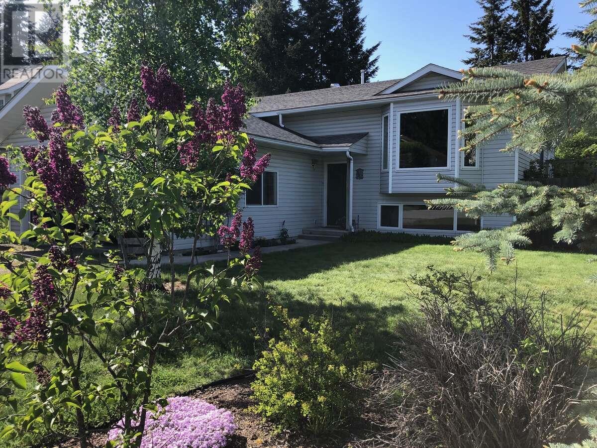 1510 Cedar St, Golden, BC V0A 1H6