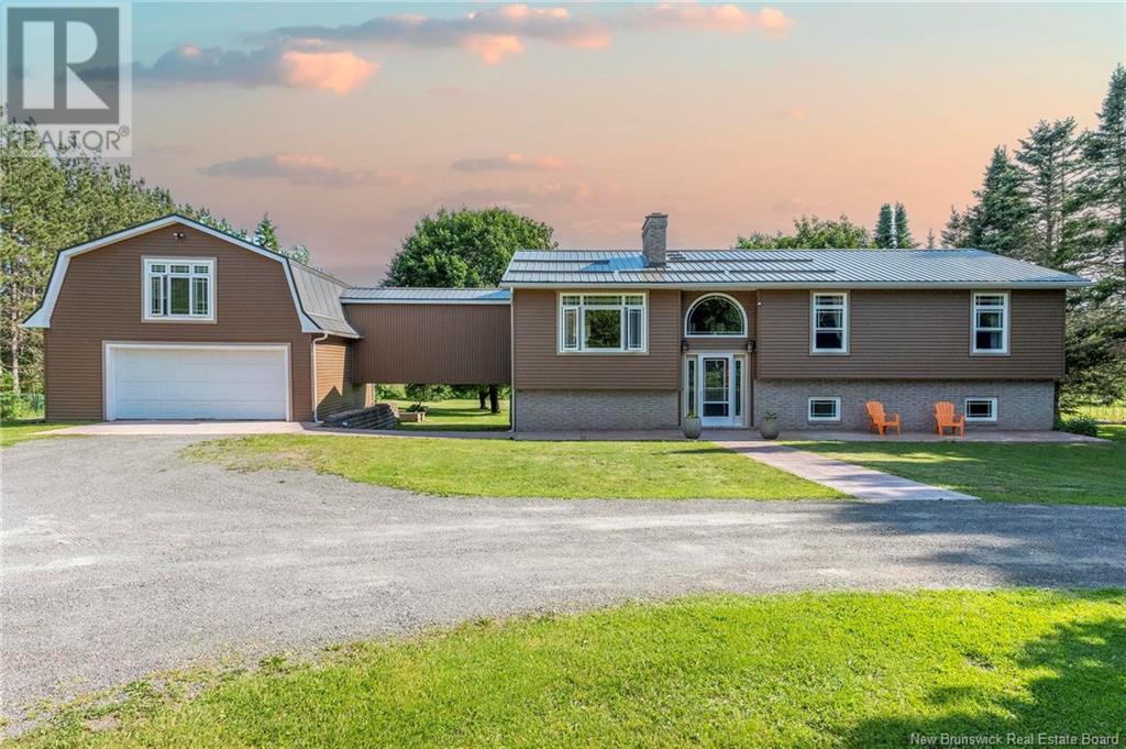 295 Mollins Rd, Salisbury, NB E4J 2X1