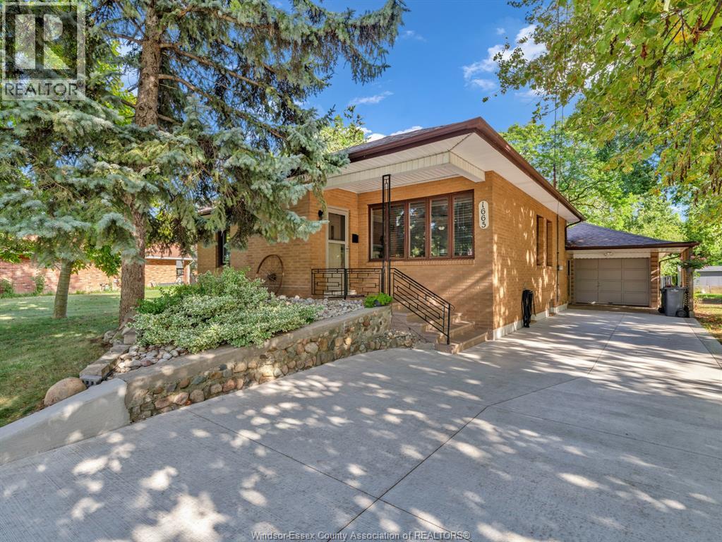 1665 Grand Marais, Windsor, ON N8W 1W3