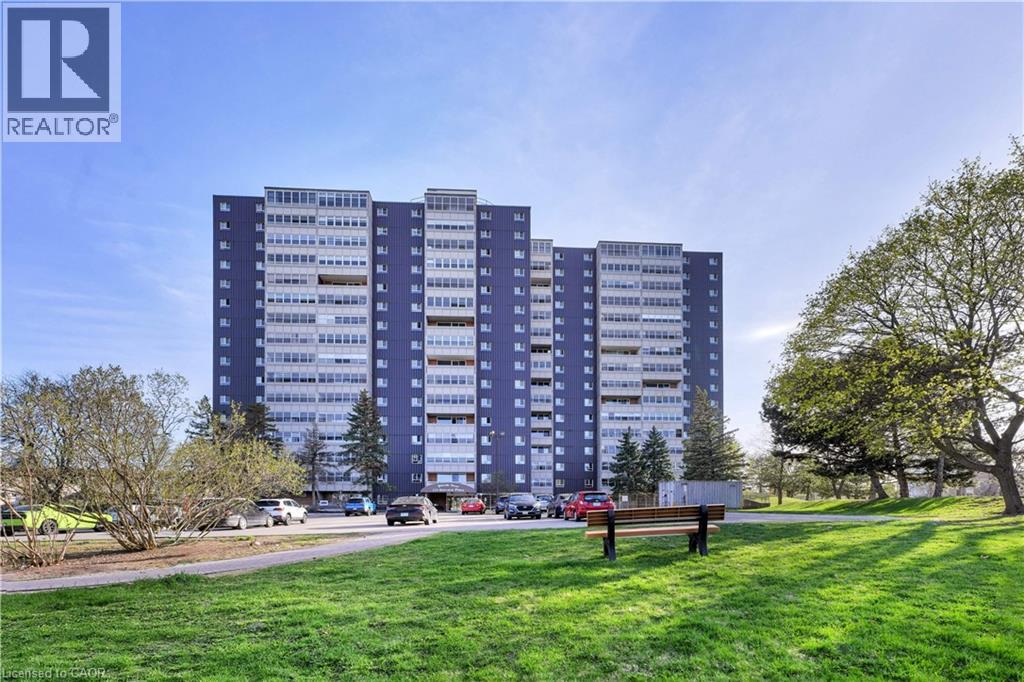 225 Harvard Place Unit 809, Waterloo, ON N2J 4H4