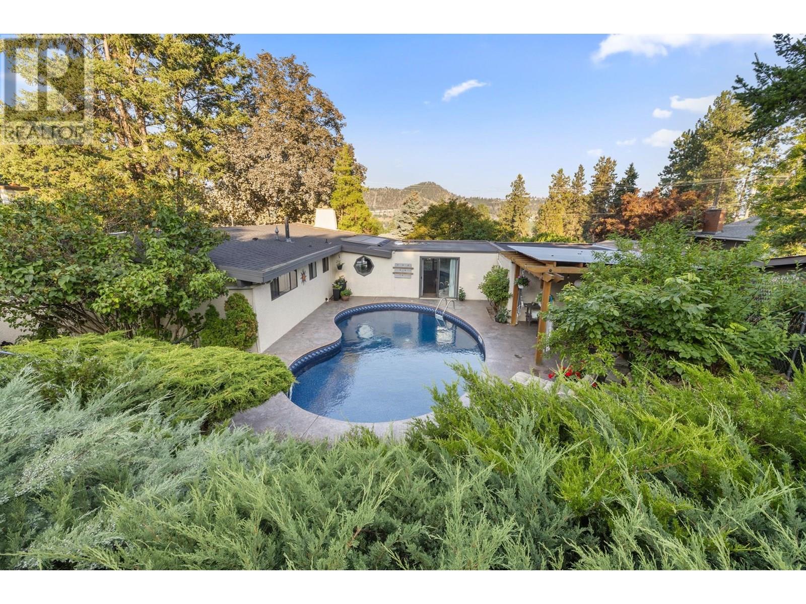 48 Caramillo Rd, Kelowna, BC V1V 1B3