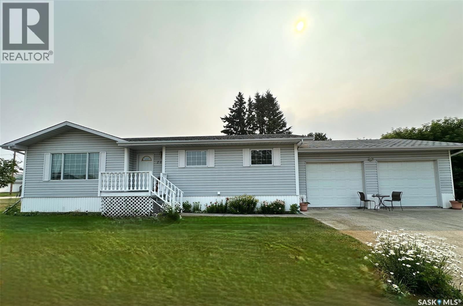 202 Hamjea St, Hudson Bay, SK S0E 0Y0